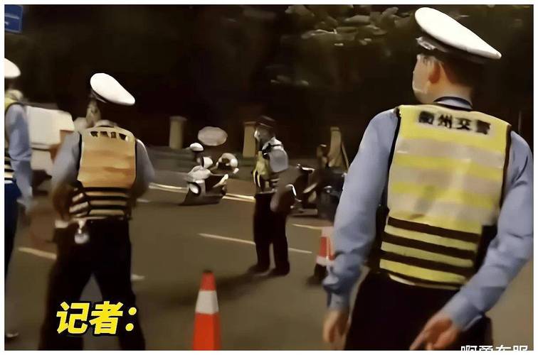 如何看待上海一90后外卖员无证驾驶无牌摩托车遇检查，撞伤民警闯红灯摩托撞倒辅警怎么处理无驾照驾驶摩托车被辅警扣押怎么办 图片大全(312552)